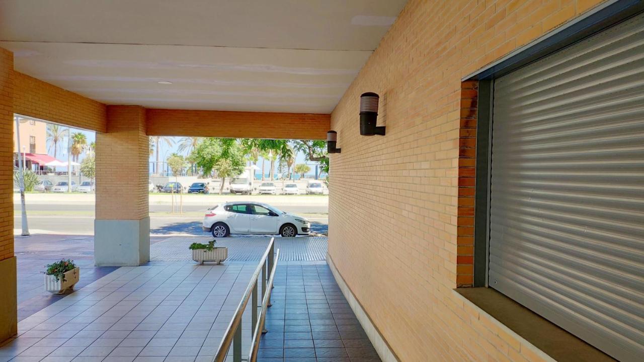 On The Beach! Frente Al Paseo Maritimo, Parking Y Piscina Malaga Exterior photo